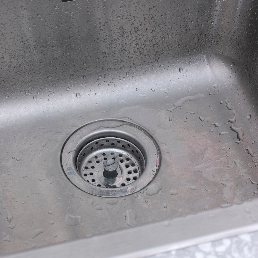 Tránh để nước đọng lại trong Bồn rửa chén Inox