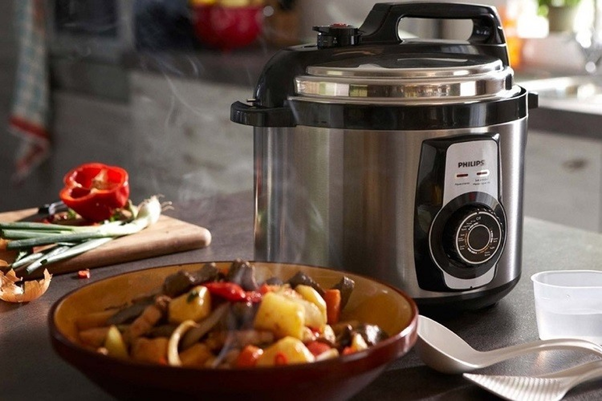 Sử dụng lò vi sóng để bóc vỏ tỏi dễ dàng Sử dụng lò vi sóng để bóc vỏ tỏi dễ dàng