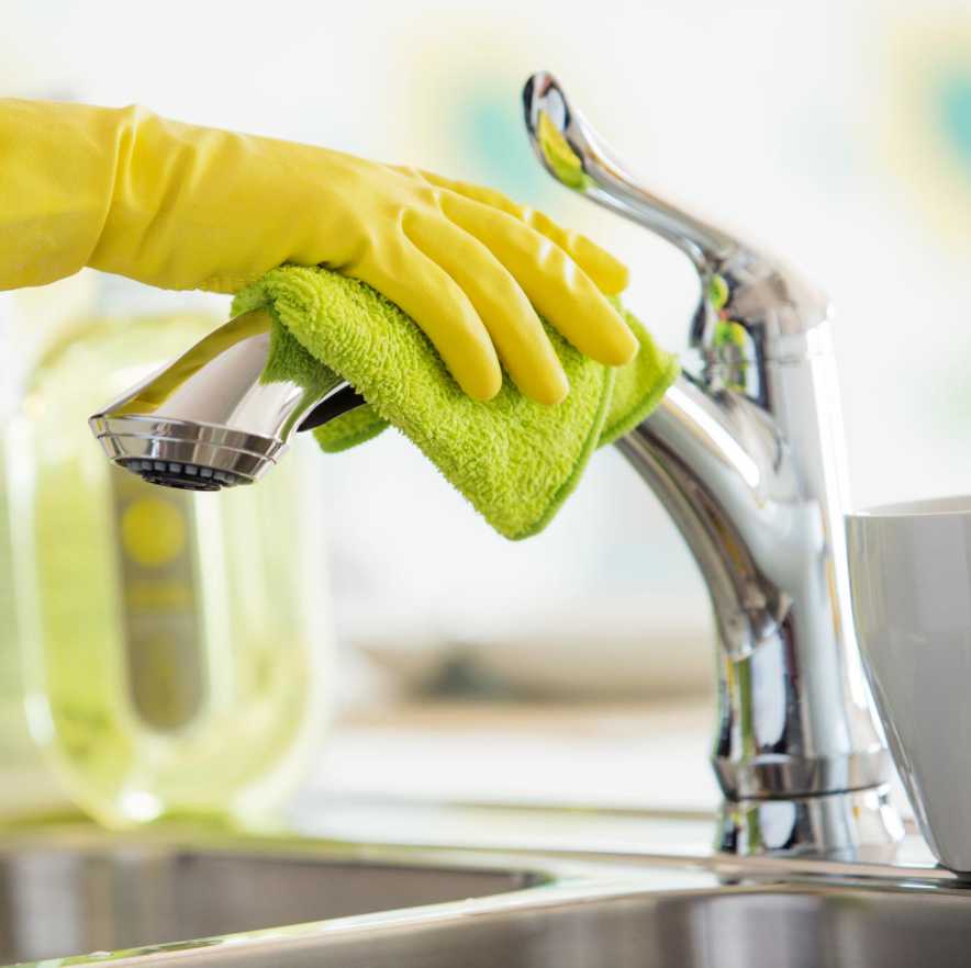 Giữ bề mặt bếp luôn sáng bóng bằng giấm và dầu ô liu Giữ bề mặt bếp luôn sáng bóng bằng giấm và dầu ô liu