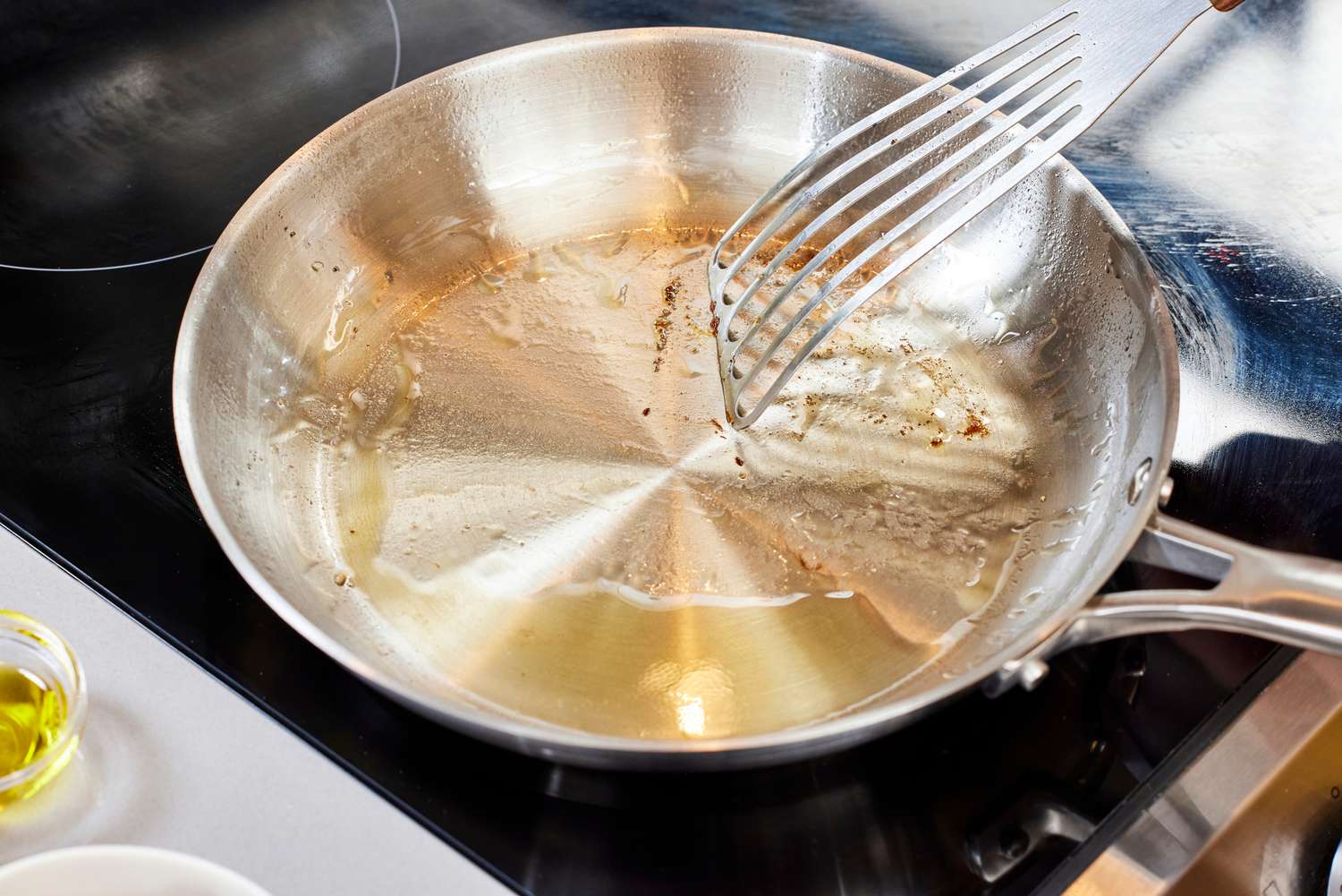 Những lưu ý khi sử dụng nồi chảo không chống dính Những lưu ý khi sử dụng nồi chảo không chống dính