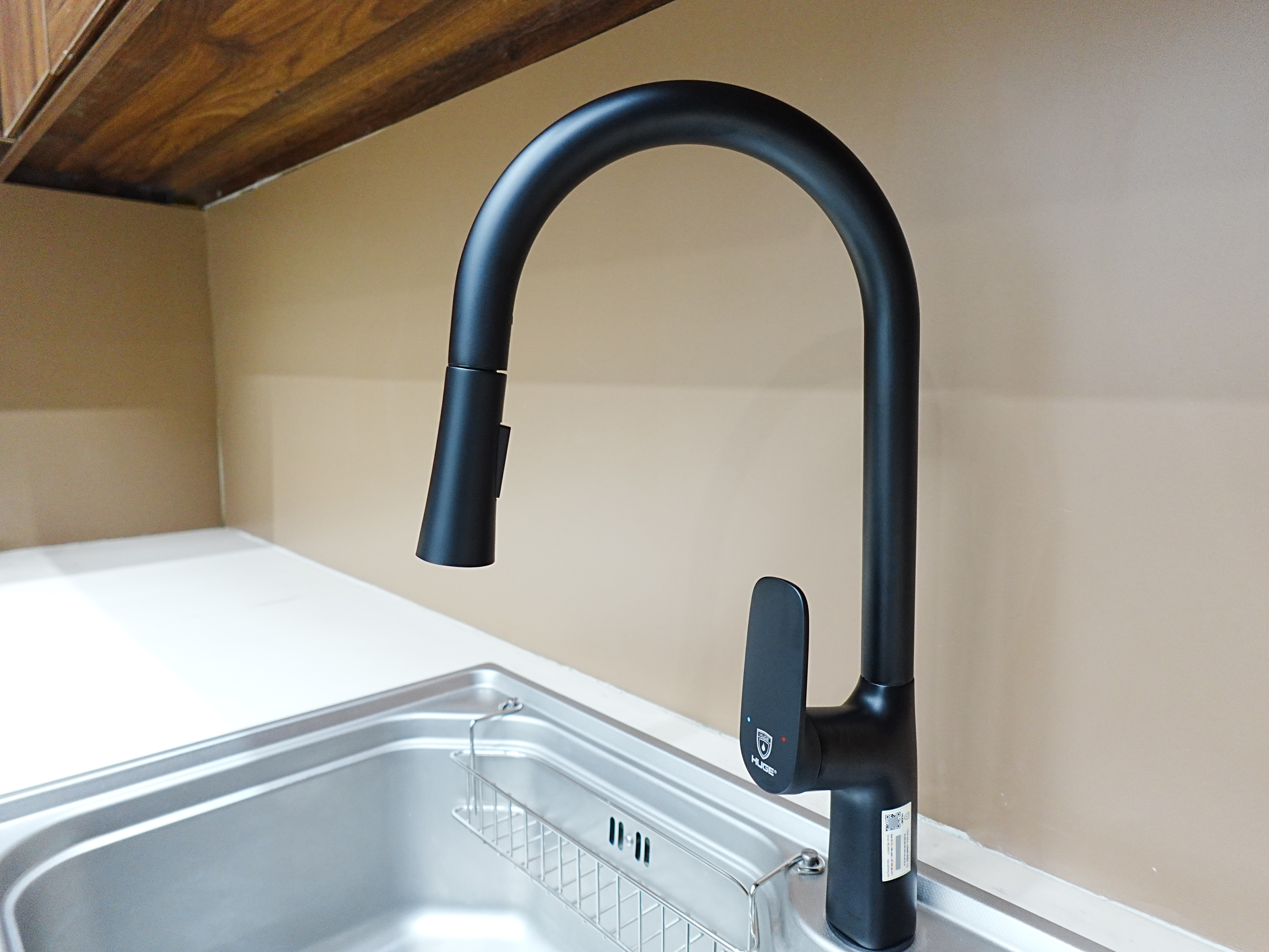 Vẻ đẹp sang trọng và cổ điển của vòi rửa bát chất liệu đồng Vẻ đẹp sang trọng và cổ điển của vòi rửa bát chất liệu đồng