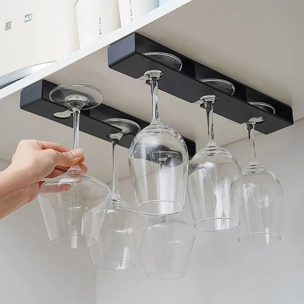 Treo ly bằng móc dán hoặc giá kẹp