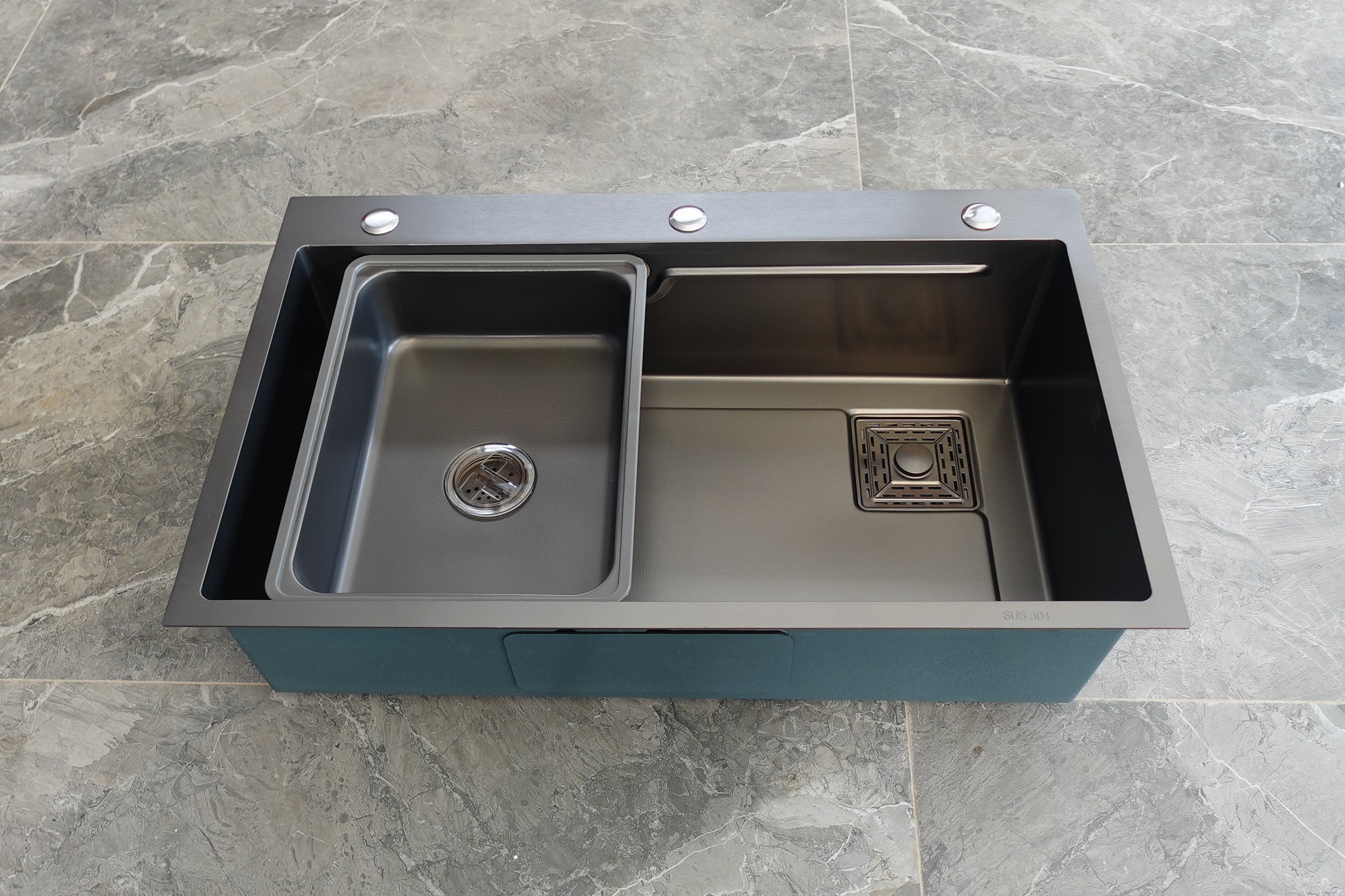 Mua chậu rửa bát 1 hố lớn sang trọng và hiện đại từ HUGE.