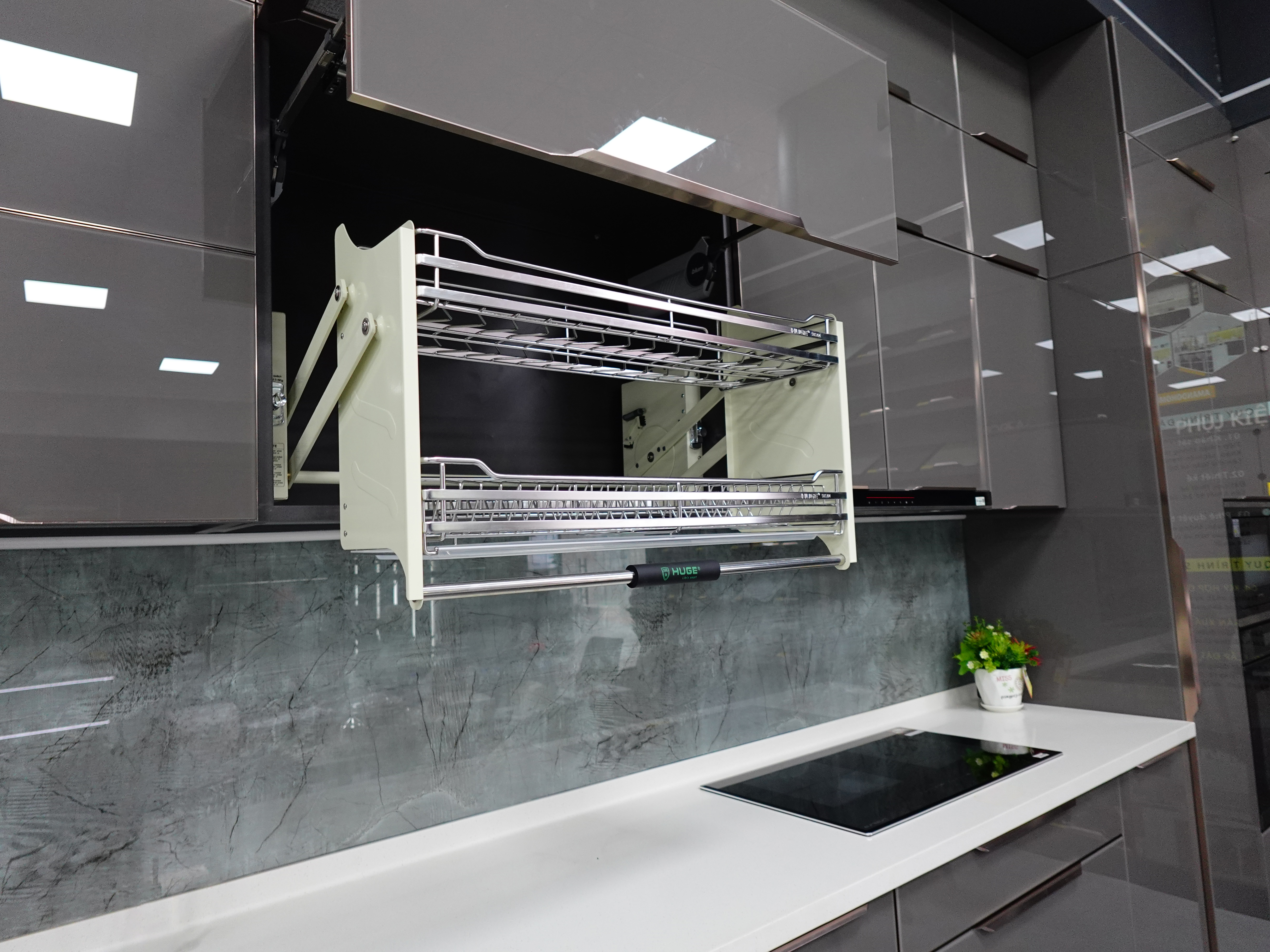 Giá bát đĩa nâng hạ