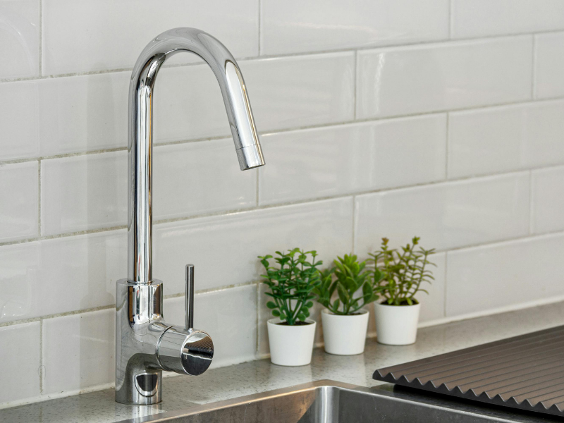 Vòi rửa bát cao cấp HUGE - Giải pháp hiệu quả hạn chế sửa vòi rửa bát thường xuyên